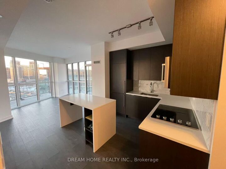 Property Photo:  38 Iannuzzi Street 2004  ON M5V 0S2 