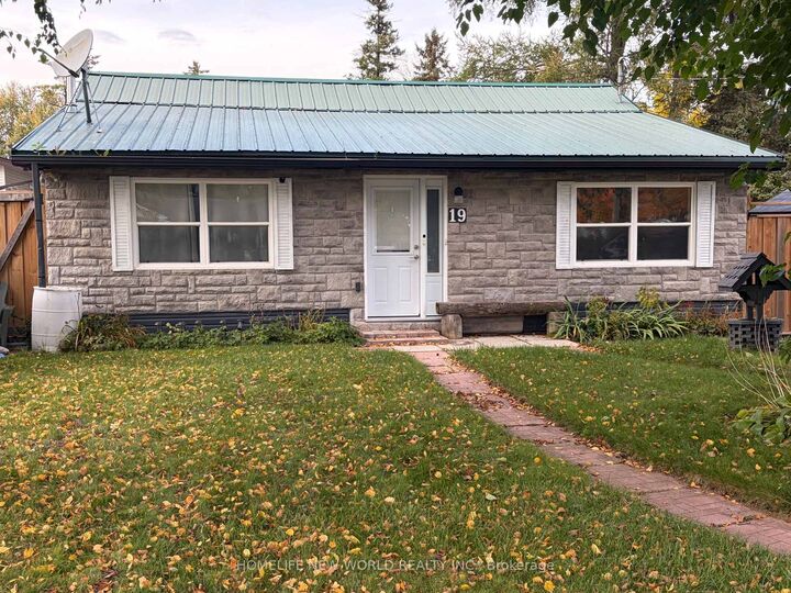 Property Photo:  19 Cedar Grove Drive  ON L0B 1E0 