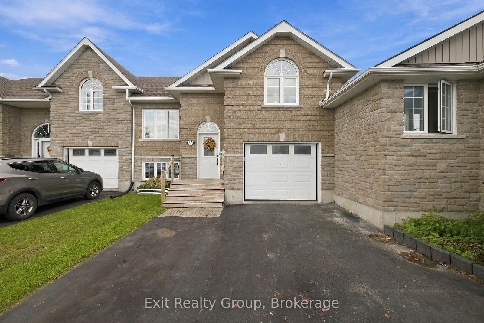Property Photo: 15 Evergreen Court ON K8N 0A1