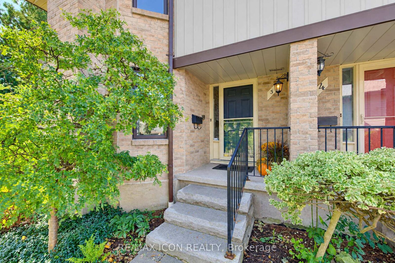 Property Photo:  406 Craigleith Drive 3  ON N2L 5T2 