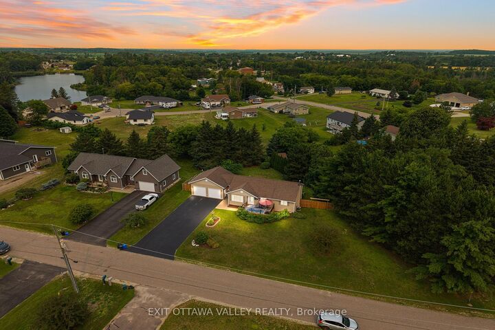 Property Photo:  62 Meadowview Drive  ON K0J 1C0 
