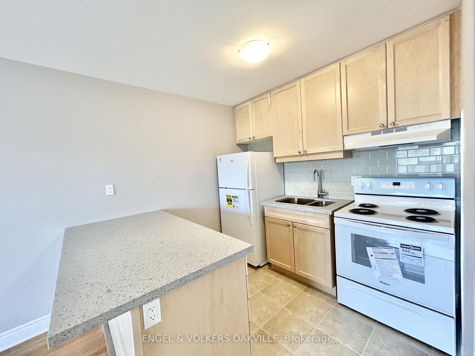 Property Photo:  80 Twenty Fifth Street 10  ON M8V 3P9 