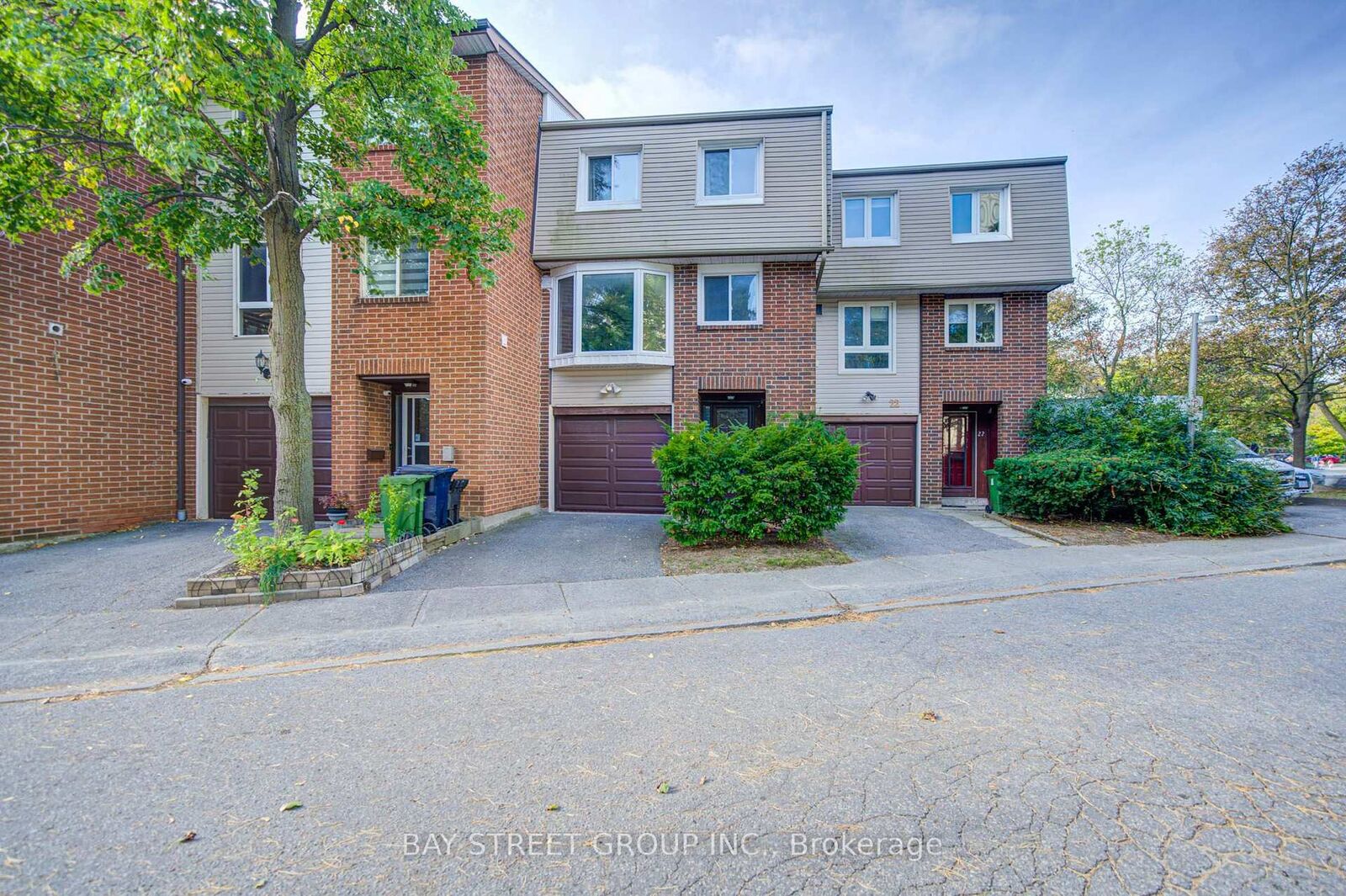 Property Photo:  33 Dundalk Drive 20  ON M1P 4X6 