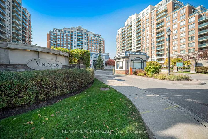 Property Photo:  330 Red Maple Road 601  ON L4C 0T6 