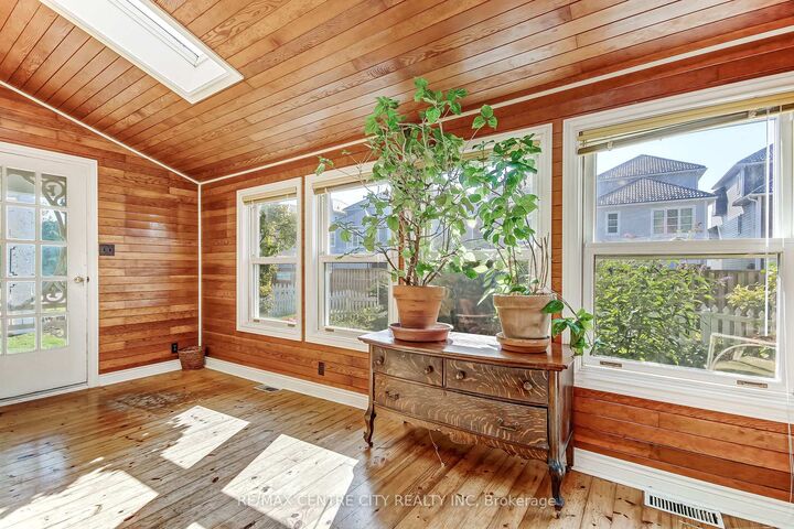 Property Photo:  347 Fourth Street  ON N5L 1E4 