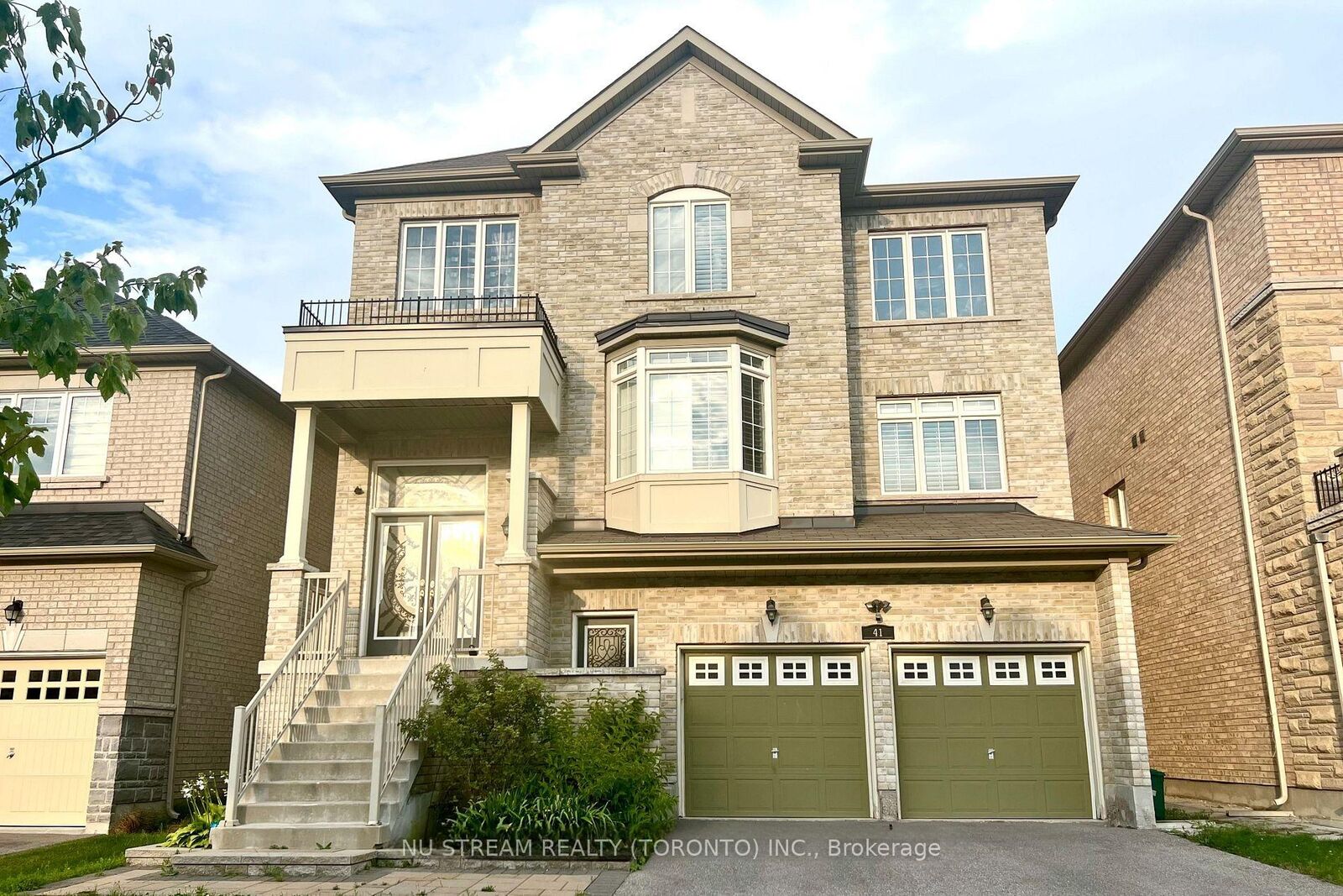 Property Photo:  41 Begonia Street 1st&Ampbsm  ON L6E 0P6 