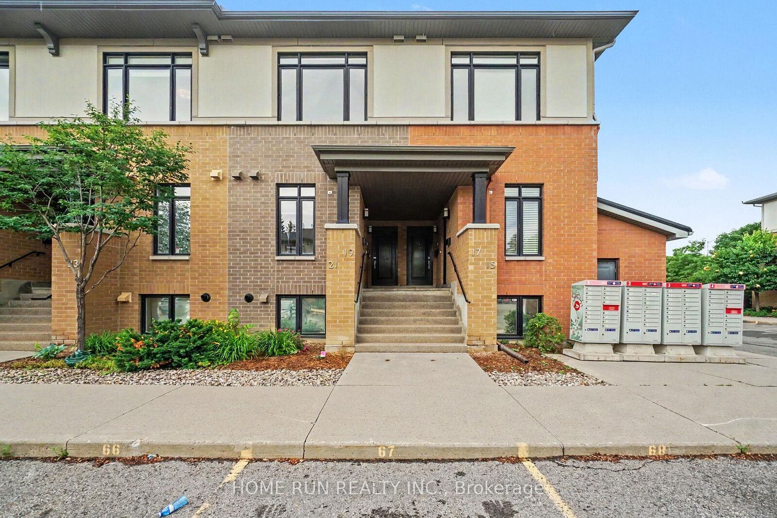 Property Photo:  19 Bergeron Private  ON K1C 0C2 