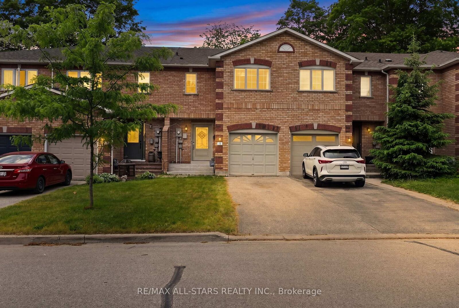 Property Photo:  18 Lancaster Court  ON L4P 4A1 