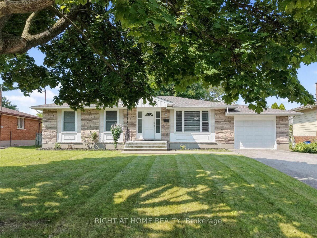 Property Photo:  43 Monarch Park Drive  ON L2M 3K8 