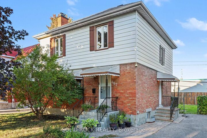 Property Photo:  667 Alesther Street  ON K1K 1H8 