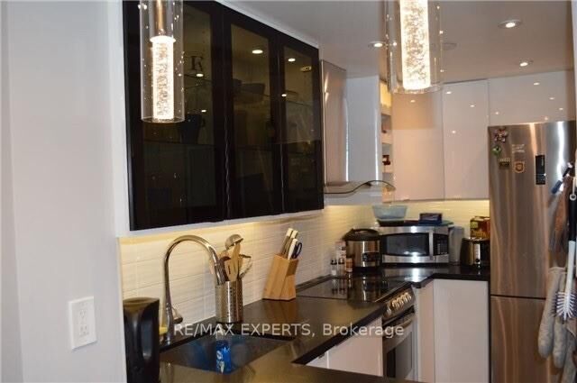 Property Photo:  717 Bay Street 605  ON M5G 2J9 