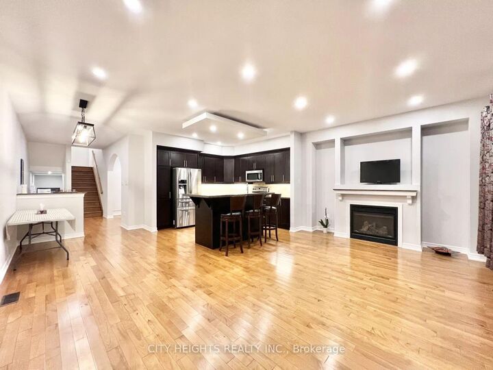 Property Photo:  50 Madelaine Avenue Upper  ON M1L 2X7 