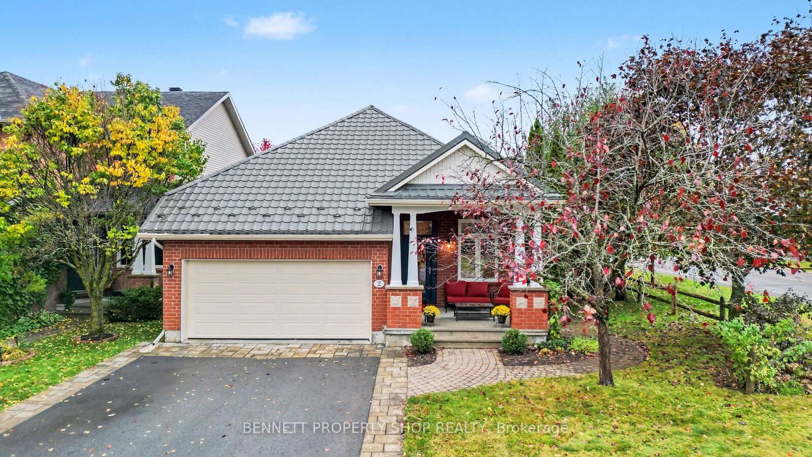 Property Photo:  2 Thunderbird Crescent  ON K2M 2H4 