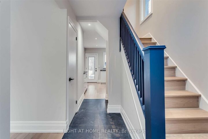 Property Photo:  611 Hillsdale Avenue E  ON M4S 1V1 