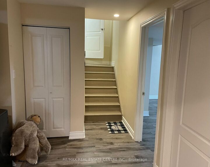 Property Photo:  5496 Meadowcrest Avenue Bsmt  ON L5M 0W3 
