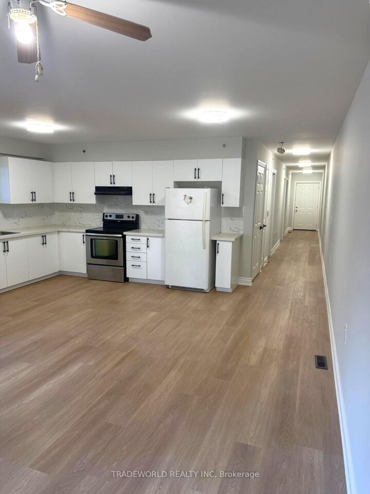 Property Photo:  32 St Dunstan Drive  ON M1L 2V3 