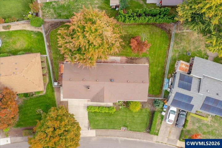Property Photo: 1026 Royalty Dr NE OR 97301