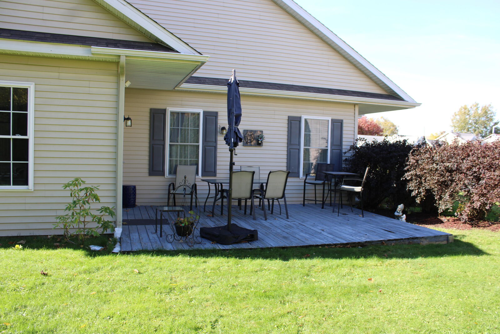 Property Photo:  2 Aiken Court  NY 12903 