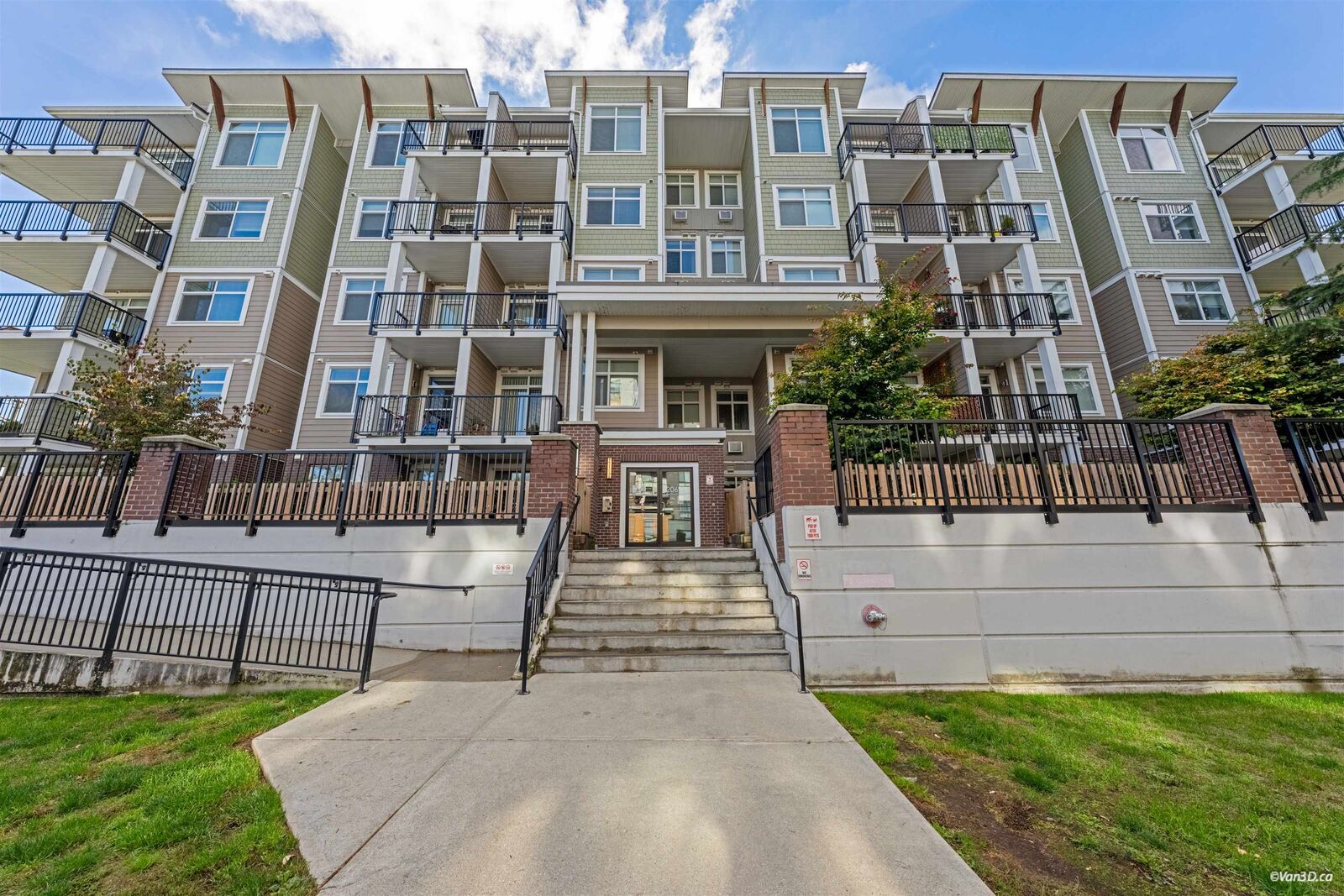 Property Photo:  20696 Eastleigh Crescent 119  BC V3A 0M3 