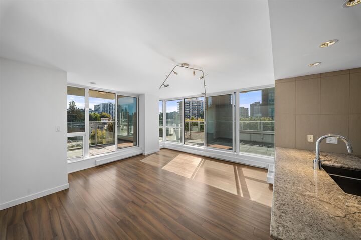 Property Photo: 135 E 17th Street 519 BC V7L 0C4