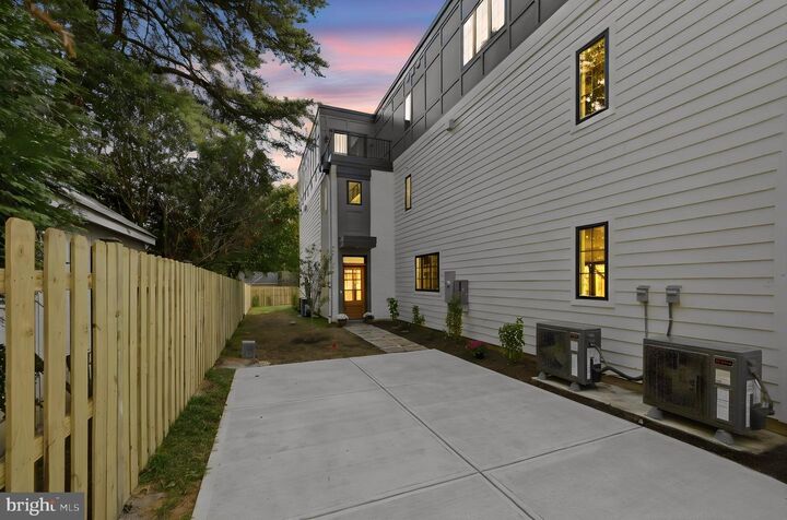 Property Photo:  1227 N Quincy Street  VA 22203 