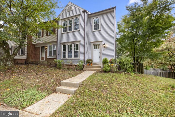 Property Photo:  7950 Forest Path Way  VA 22153 