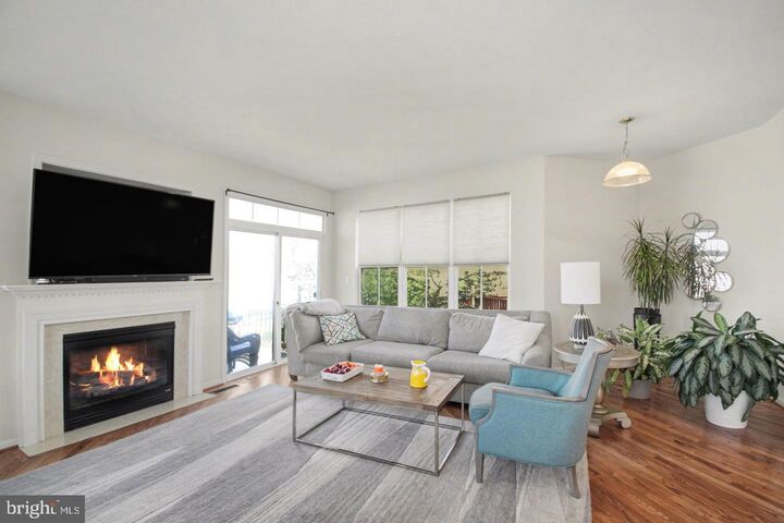 Property Photo:  42464 Regal Wood Drive  VA 20148 