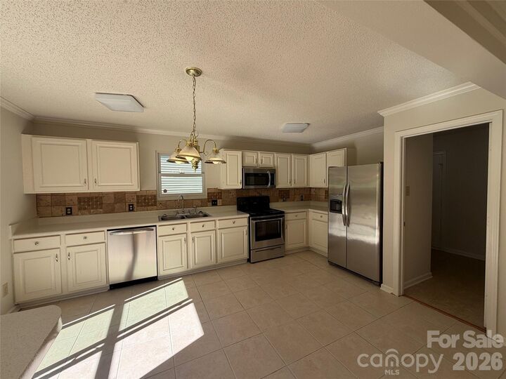 Property Photo:  6807 Wandering Creek Drive  NC 28216 