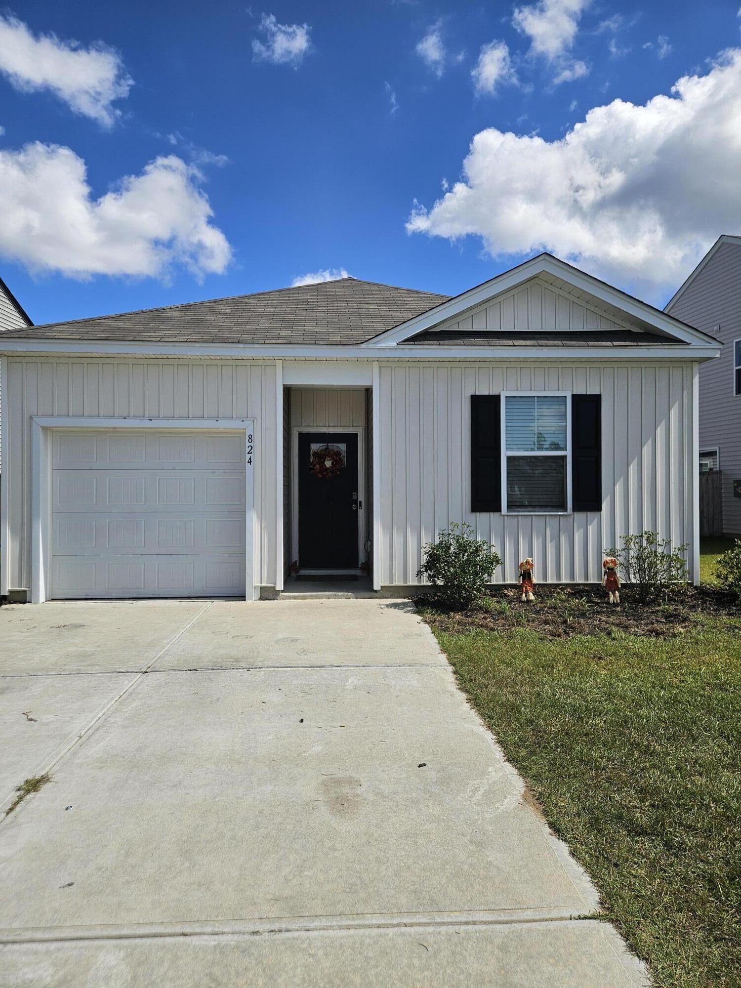 Property Photo: 824 Lilyford Lane SC 29486