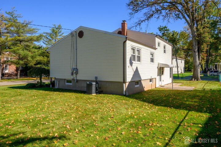 Property Photo:  5 Berdine Court  NJ 07067 