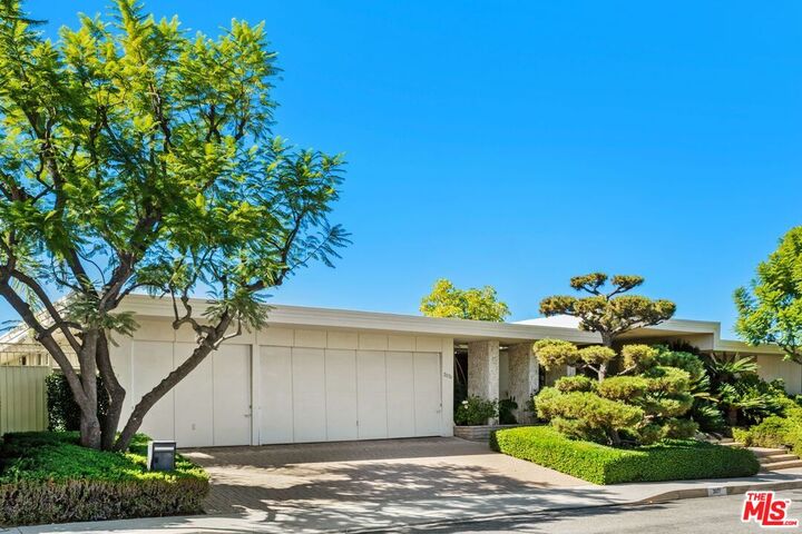 Property Photo:  3031 Elvido Dr  CA 90049 