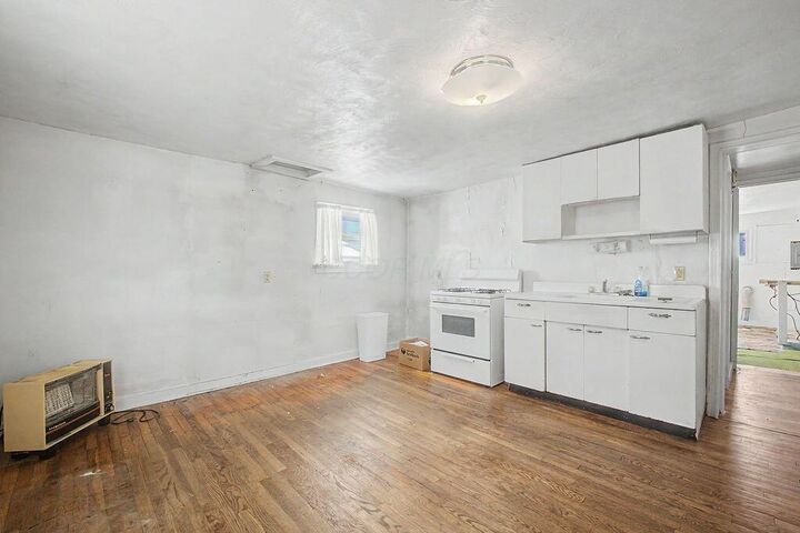 Property Photo:  402 S Harrison Street  OH 43050 
