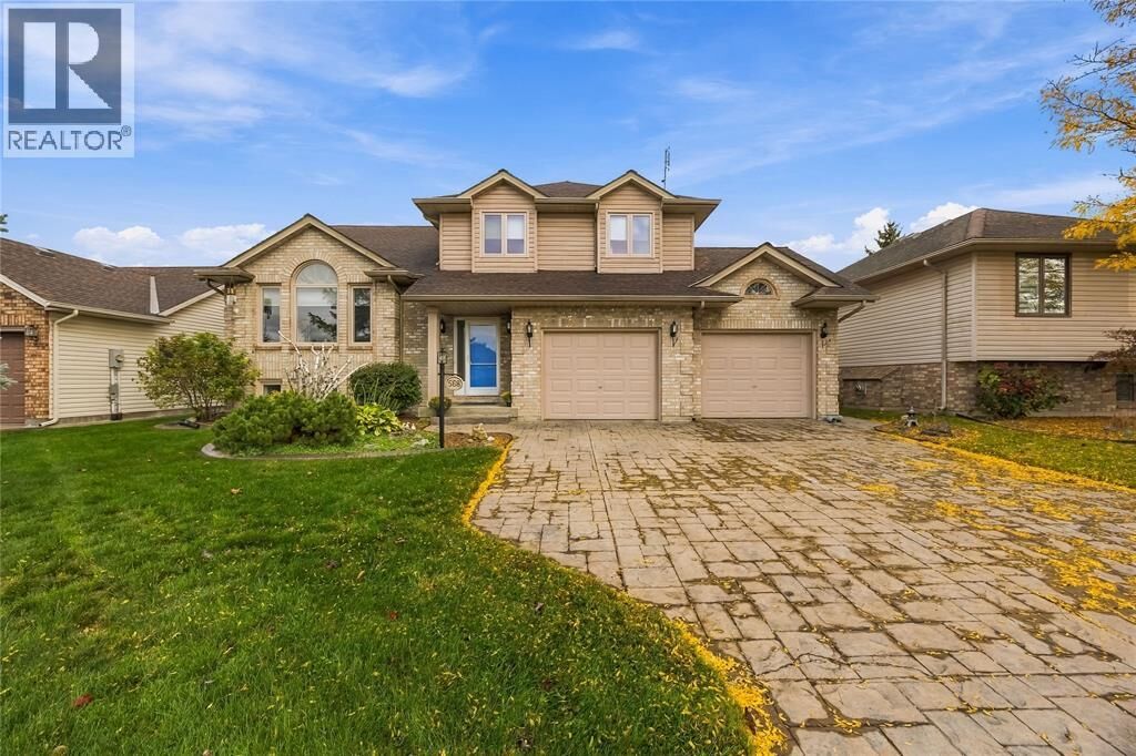Property Photo:  568 Bentinck Drive  ON N0N 1G0 