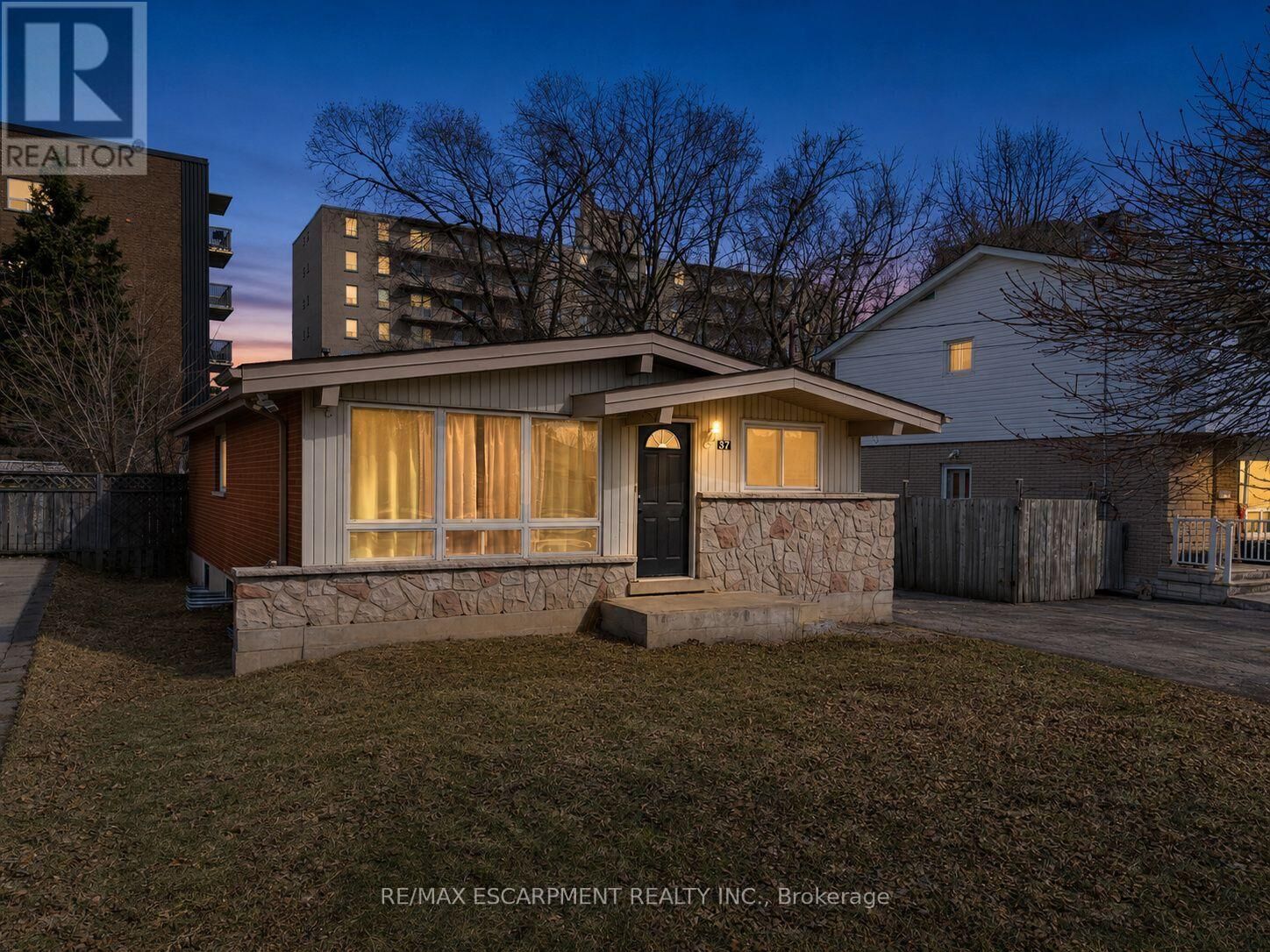 Property Photo:  37 Lilacside Drive  ON L8V 2L5 
