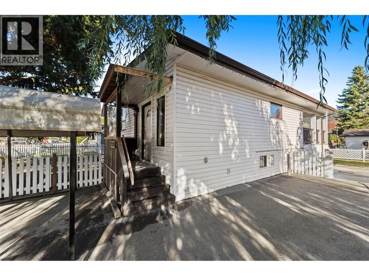 Property Photo:  1404 Walnut Avenue  BC V1K 1L3 