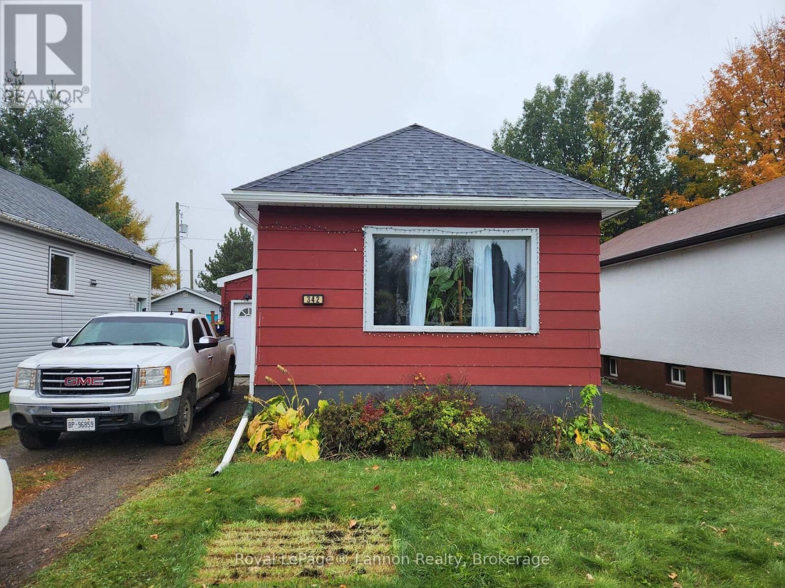 Property Photo:  342 Amelia Street East  ON P7E 3Z9 