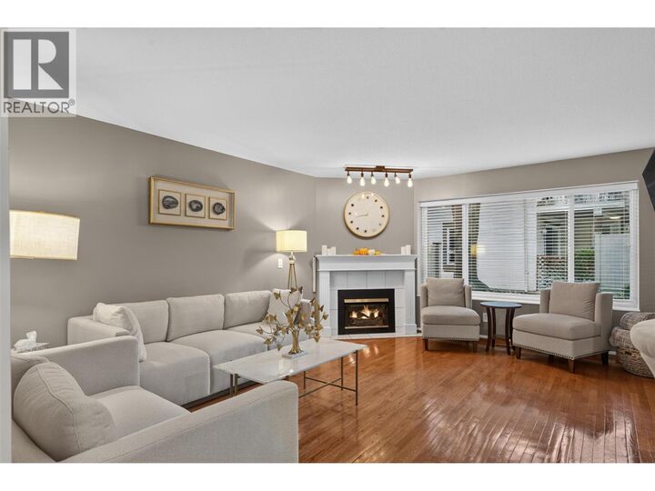 Property Photo:  1853 Edgehill Avenue 10  BC V1V 1X8 