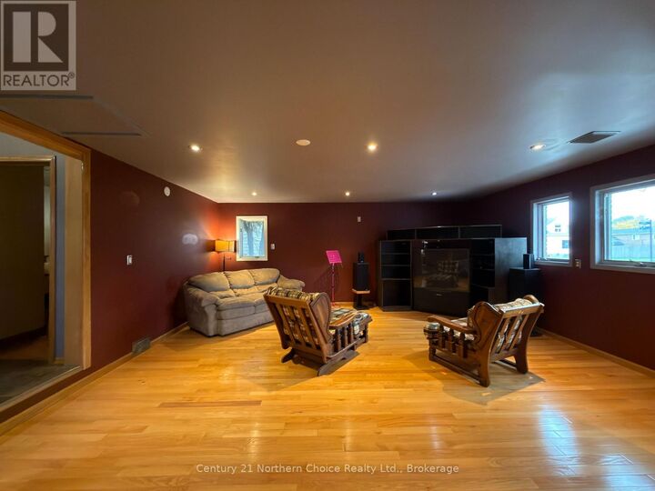 Property Photo:  648 Scott Street  ON P9A 1H6 