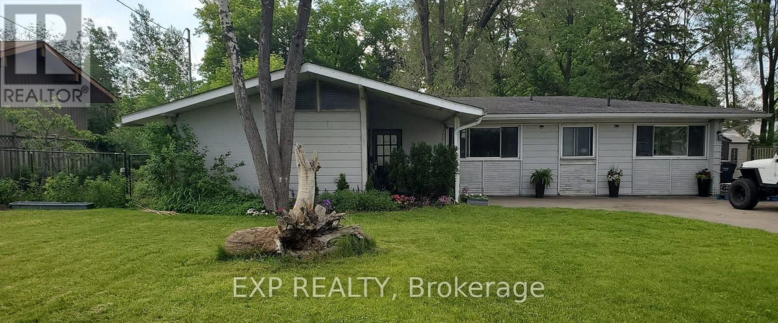 Property Photo: 210 South Service Road ON L5G 2S1