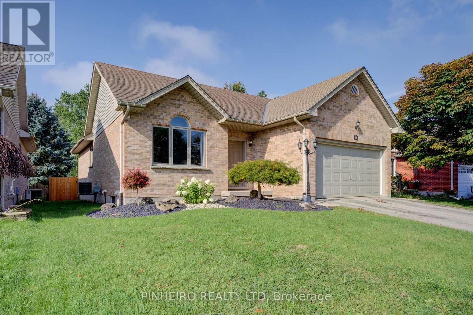 Property Photo:  42 Hickory Boulevard West  ON N7G 4E9 