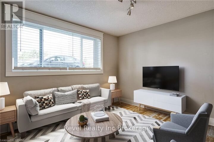 Property Photo:  226 Clarke Street North 4  ON N4S 7M7 