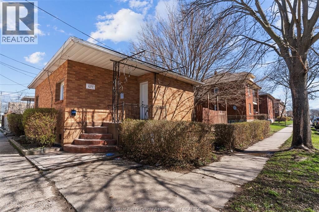 Property Photo:  614 Elliott Street East  ON N9A 3S2 