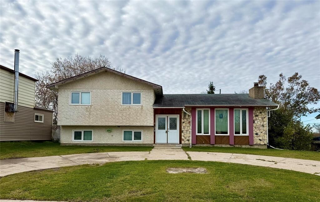 Property Photo: 38 Crossley Avenue MB R9A 1K2