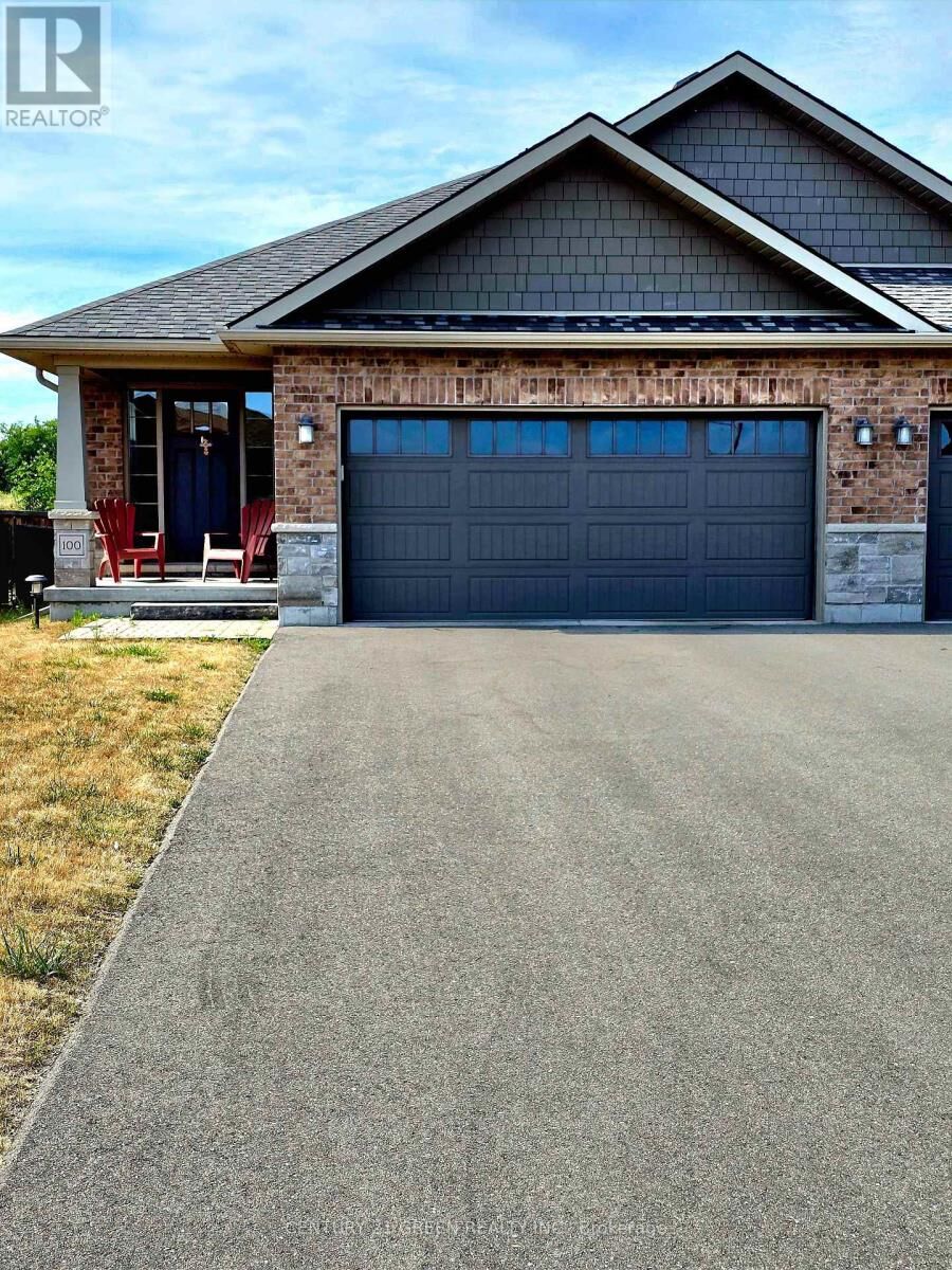 Property Photo: 100 Spruce Gardens Court ON K8N 0B5