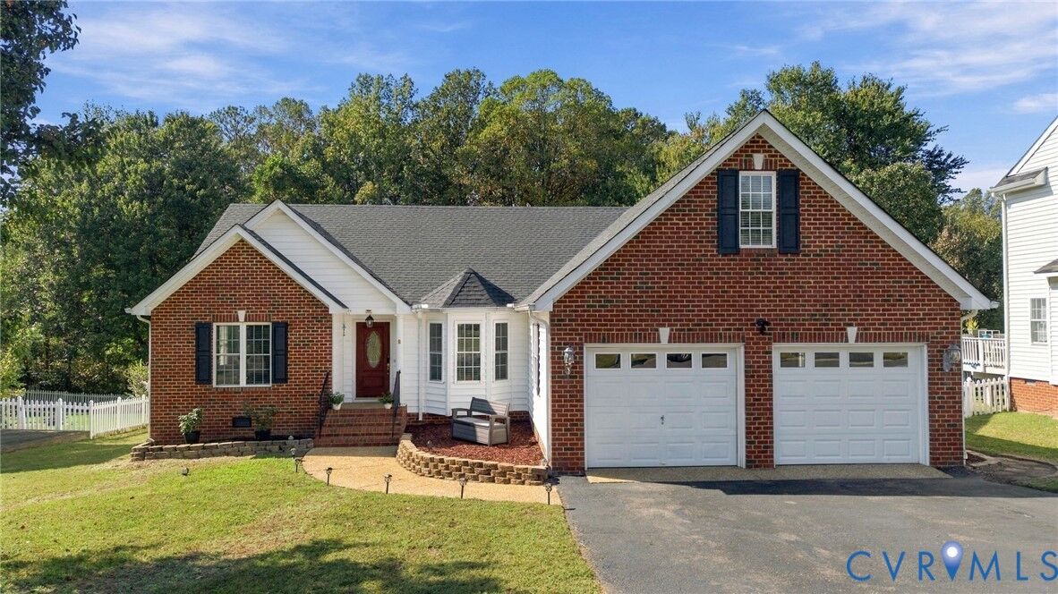 Property Photo: 8119 Castle Grove Drive VA 23111