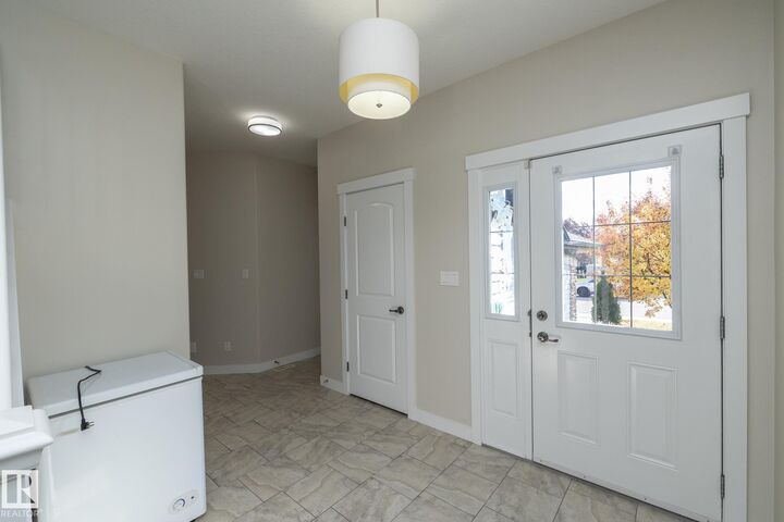 Property Photo:  17316 5 Avenue SW  AB T6W 2A5 