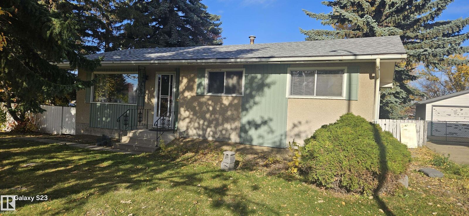 Property Photo:  2 Wren Crescent  AB T8A 0G5 