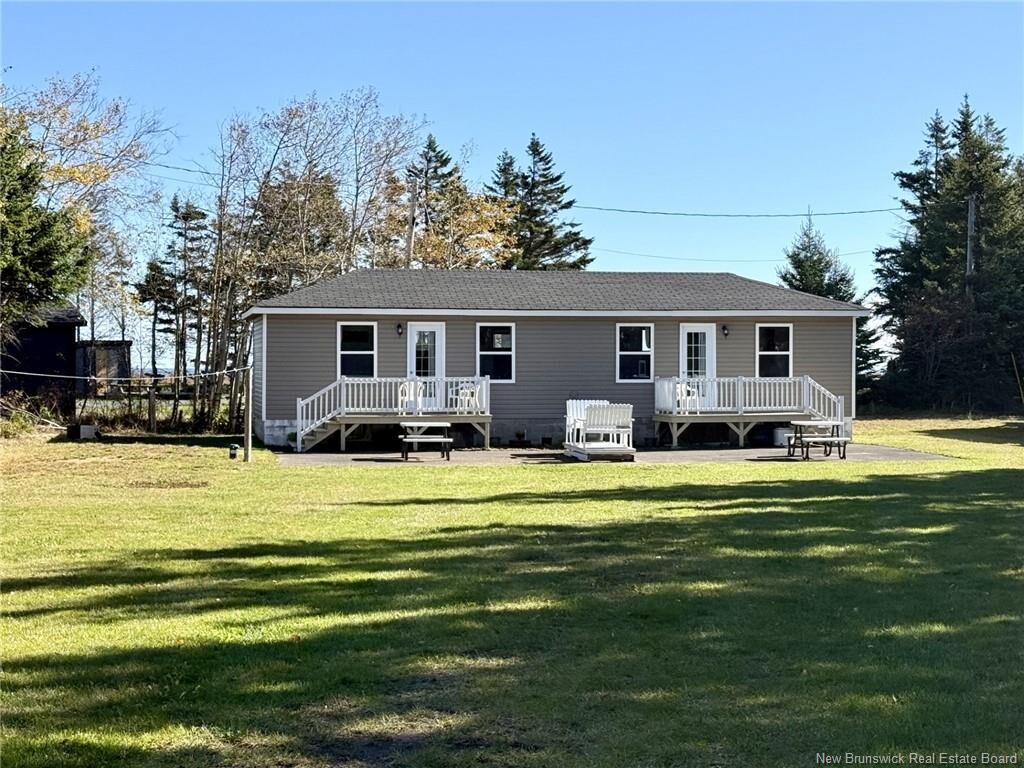 Property Photo:  544 Chemin Du Parc  NB E1X 1H1 