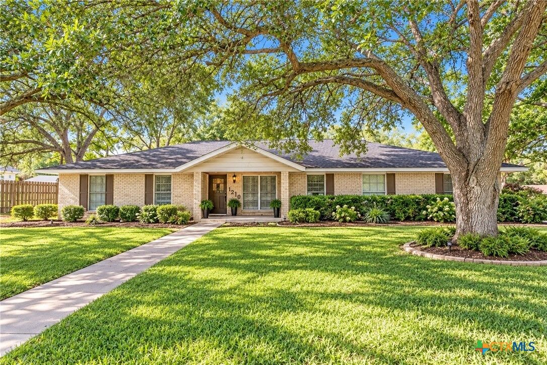 Property Photo:  1210 E Gonzales Street  TX 77995 