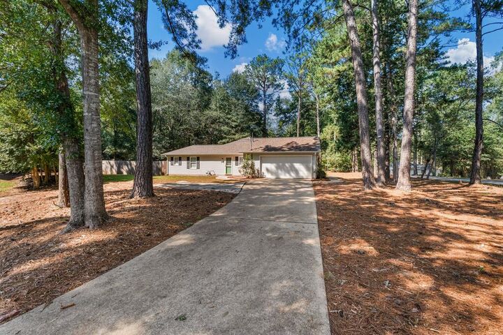 Property Photo:  180 Waverly Circle  GA 31831 